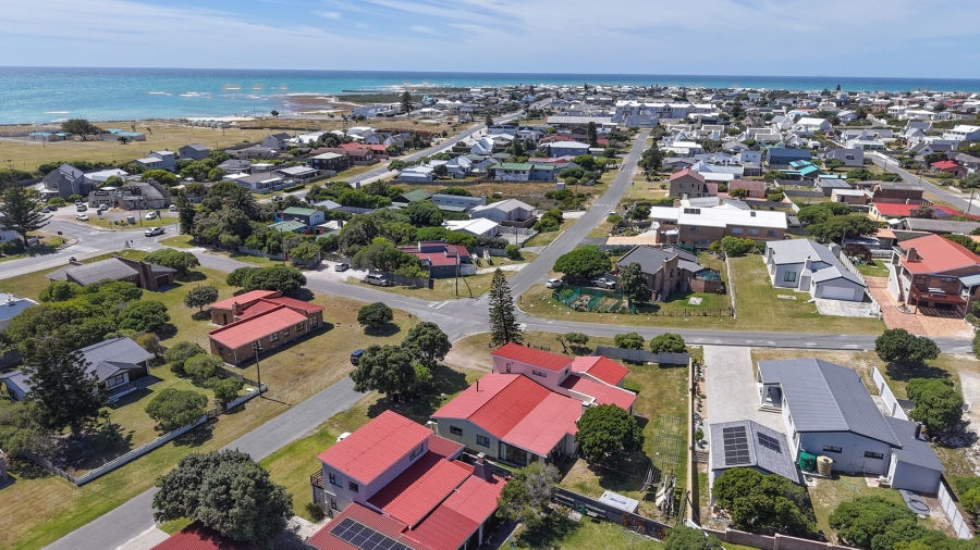 5 Bedroom Property for Sale in Struisbaai Western Cape